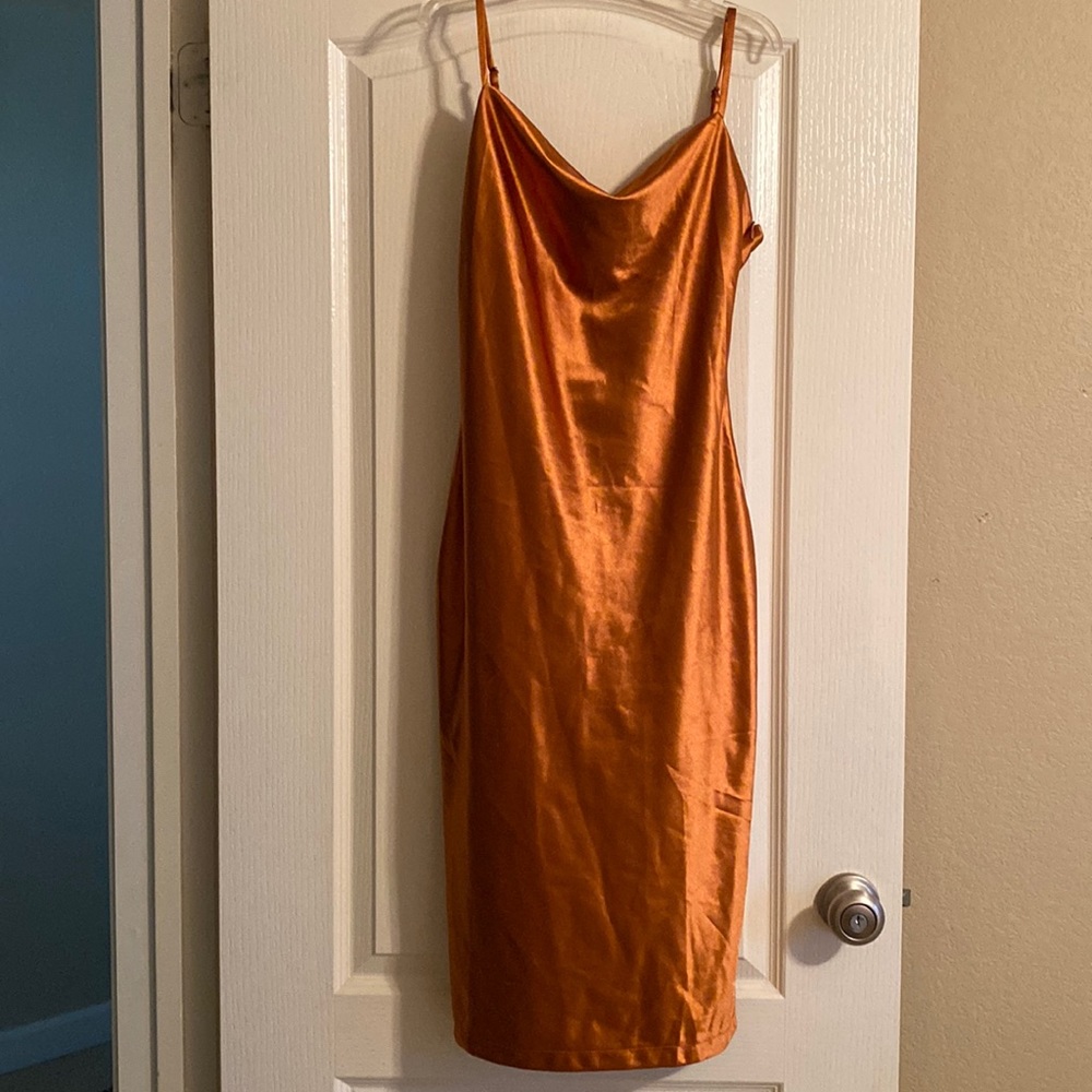 Satiny dress S